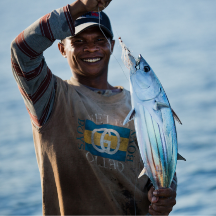 man-holding-tuna-maldives-fair-trade-certified man-holding-tuna-maldives-fair-trade-certified